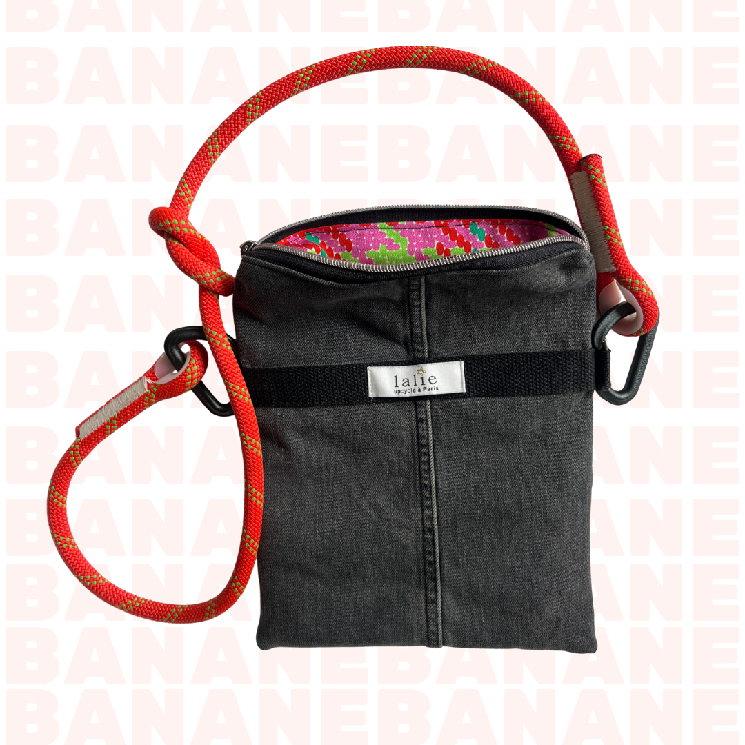Banane_rectangle_jean_gris_ouvert_sangle_lalieparis