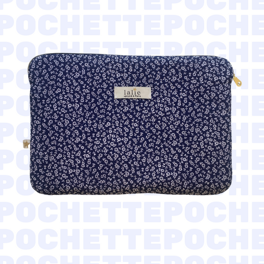 Pochette_ordinateur_liberty_bleu_devant_lalieparis_upcycling